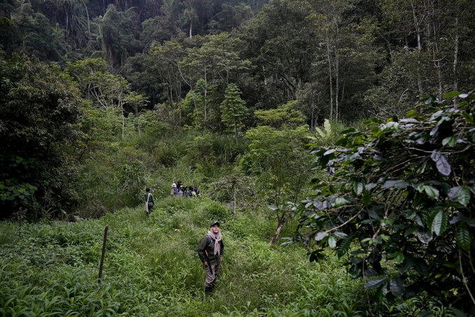 nhung-nu-kiem-lam-dung-cam-cua-ban-lang-indonesia-151601_501.jpeg