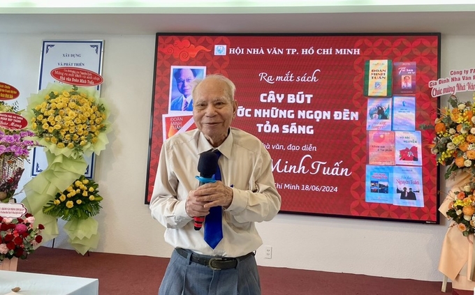 1-doan-minh-tuan-153757_240.jpg Nhà báo lão thành Đoàn Minh Tuấn phát biểu ra mắt sách tại TP.HCM.