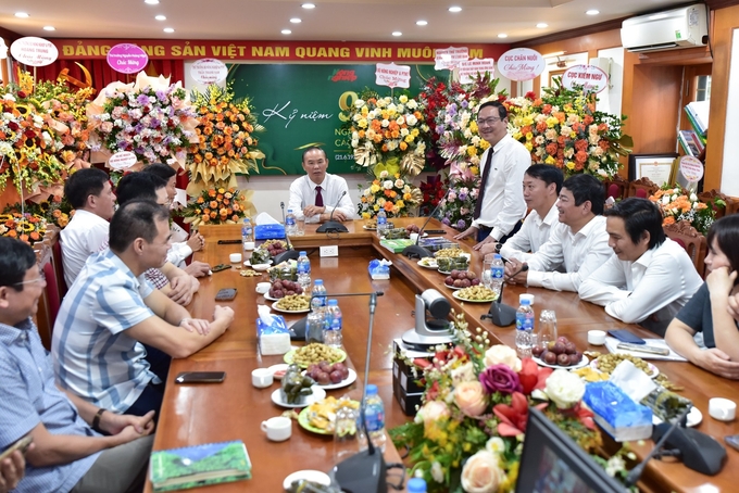 nnvn-day-nhanh-tien-manh-tranh-luc-can-thi-khong-co-luc-co-thi-khong-can-095738_303.jpg Tổng biên tập Nguyễn Ngọc Thạch báo cáo các kết quả đạt được thời gian qua. Ảnh: Tùng Đinh.