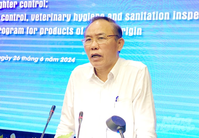 anh-1-140620_210-140621.jpg Thứ trưởng Bộ NN-PTNTPhùng Đức Tiến đề nghị các địa phương tăng cường hơn nữa trong công tác kiểm soát giết mổ động vật. Ảnh: Lê Hoàng Vũ.