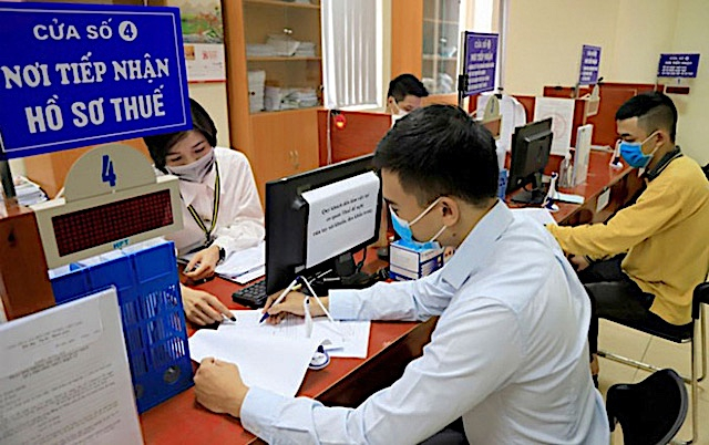 noi-nop-thue-gtgt-163539_817.jpg Hiện nay, do quy định cấp phép thành lập doanh nghiệp khá đơn giản, nên xảy ra tình trạng hàng loạt doanh nghiệp 'ma' ra đời để mua bán hóa đơn, gian lận thuế. Ảnh: TL.