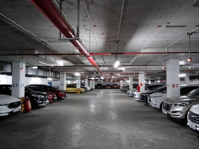 x-102846_516.jpg Diện tích hầm xe ô tô tại Goldmark City thuộc quyền sở hữu của chủ đầu tư.