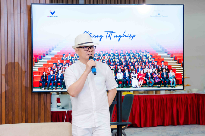 anh-2-210712_961.jpg Ông Giáp Văn Dương – phụ huynh sinh viên Nam Dương chia sẻ trong buổi Lễ tốt nghiệp ngày 29/6.