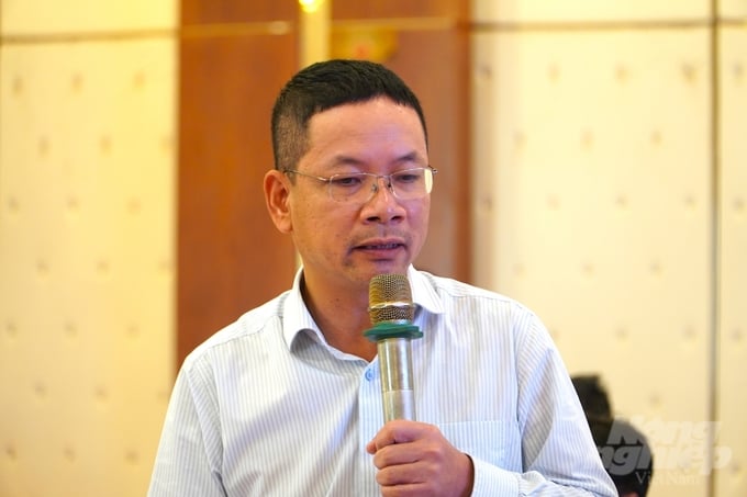 Ông Vũ Thanh Liêm, Phó Vụ trưởng Vụ Hợp tác quốc tế (Bộ NN-PTNT), lý giải một số vấn đề liên quan đến đề xuất hỗ trợ hạ tầng, kỹ thuật Đề án 1 triệu ha lúa chất lượng cao. Ảnh: Kim Anh.