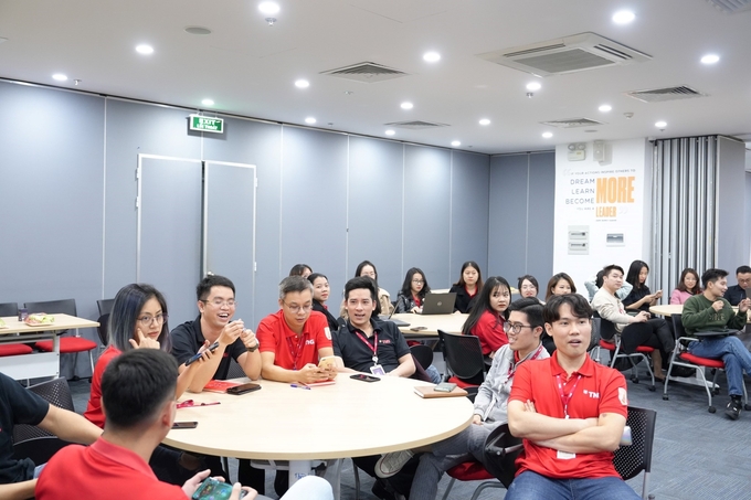 anh-2-233229_938.jpg ROX Group thường xuyên tổ chức các chương trình đào tạo bài bản cho cán bộ và nhân viên. Ảnh: ROX Group.
