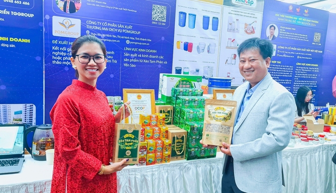 Công ty Cổ phần Sản xuất Thương mại Dịch vụ PomGroup giới thiệu sản phẩm chế biến từ xáo tam phân. Ảnh: KS.