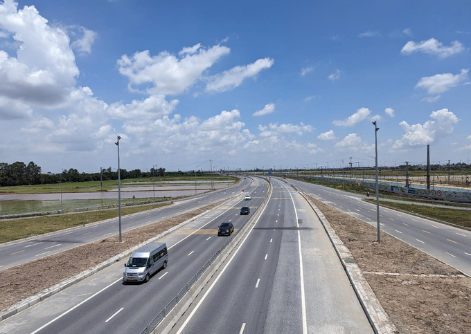 duong-hung-yen-1341-062221_84.jpeg Hưng Yên khánh thành tuyến đường bộ dài 24km rút ngắn thời gian di chuyển giữa cao tốc Pháp Vân - Cầu Giẽ với cao tốc Hà Nội - Hải Phòng tới 30 phút. Ảnh: Hoài Anh.