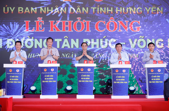 thu-tuong-hung-yen-1-1339-062221_105.jpeg Thủ tướng dự và phát lệnh khởi công tuyến đường trọng yếu Tân Phan - Võng Thị có tổng mức đầu tư gần 3.000 tỷ đồng. Ảnh: Nhật Bắc.