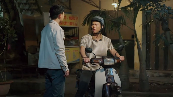 truc-tiep-nhung-neo-duong-gan-xa-tap-31-tren-vtv1-hom-nay-8-7-160459_338.jpg Dũng trách móc Hùng khi thấy thân mật với chị Yên. Ảnh CMH