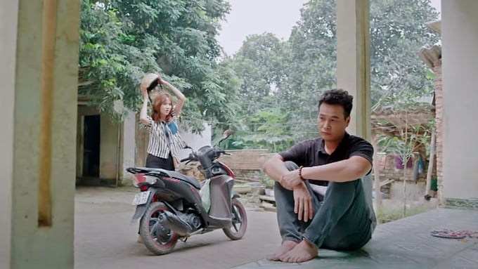 truc-tiep-vui-len-nao-anh-em-oi-tap-1-tren-vtv3-hom-nay-8-7-153604_541.jpg Vợ của Tiến yêu cầu anh ở nhà nấu cơm, chăm con. Ảnh CMH