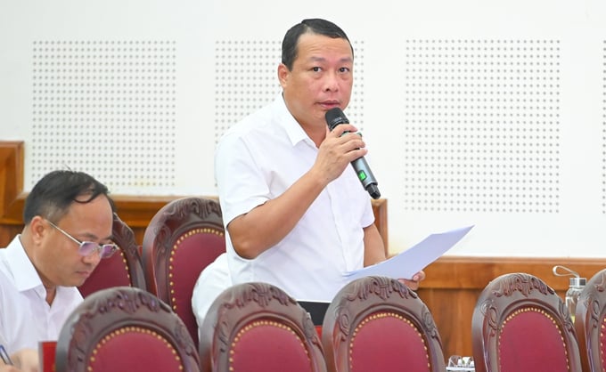 z5620685086056_61af96344c63cb7a2441f565da816f5d-071347_714.jpg Giám đốc Sở KH-ĐT giải trình các vấn đề về tăng trưởng kinh tế - xã hội. Ảnh: BNA.
