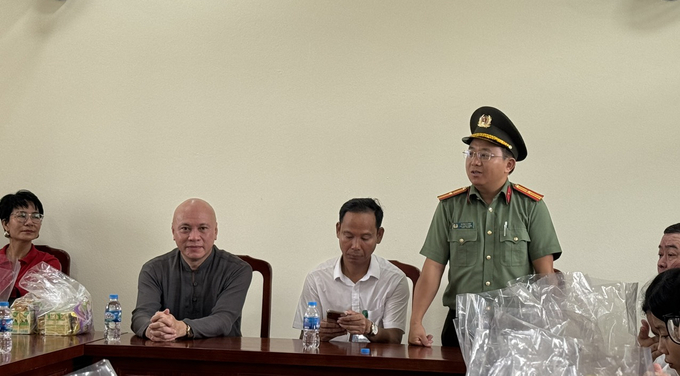 Đại diện Chi đoàn thanh niên Phòng An ninh đối nội, Công an tỉnh Yên Bái phát biểu trong lễ trao quà cho tại Trung tâm Công tác xã hội và Bảo trợ xã hội tỉnh Yên Bái.