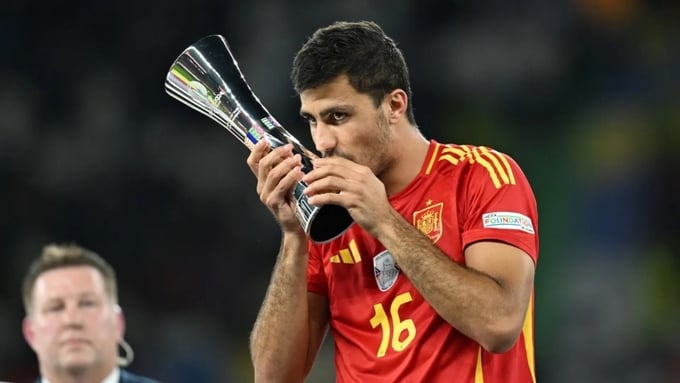 Tiền vệ Rodri là cầu thủ xuất sắc nhất EURO 2024. Ảnh: UEFA