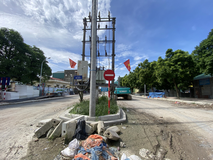 Dự án vẫn trong tình trạng dang dở, nhiều hạng mục chưa hoàn thành, nhân sự thi công tại công trường cũng không thấy xuất hiện. Ảnh: T.T.