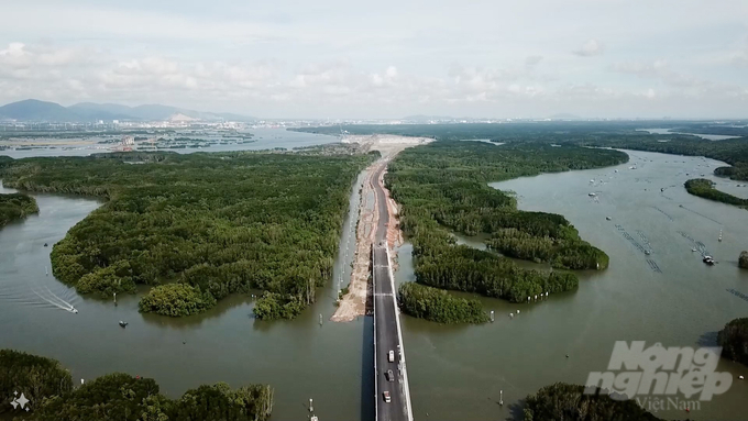 z5637975441541_54091db2617e4786fbe40e3c3f3b2d50-113233_482-113234.jpg Nằm bên sông Thị Vải, cảng Phước An thuộc địa phận huyện Nhơn Trạch, tỉnh Đồng Nai là cảng biển lớn nhất Đồng Nai. Ảnh: Hoàng Phúc.