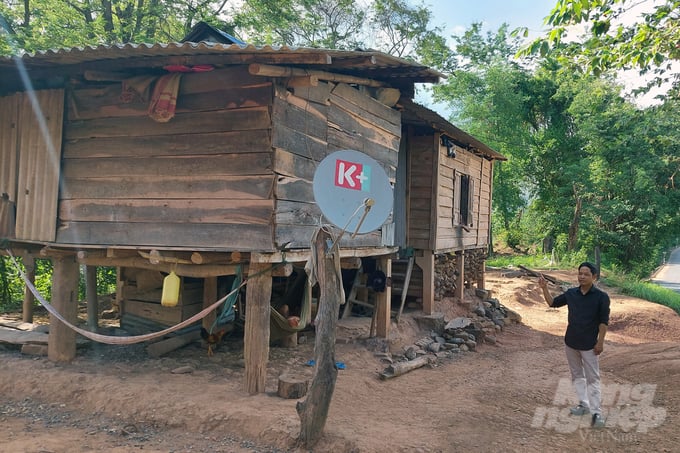 00-223332_753-223332-104839-084655_704.jpg Ngôi nhà của ông Hồ Văn Lứt, thôn Thuận 5, xã Thuận, huyện Hướng Hóa (tỉnh Quảng Trị). Ảnh: Võ Dũng.