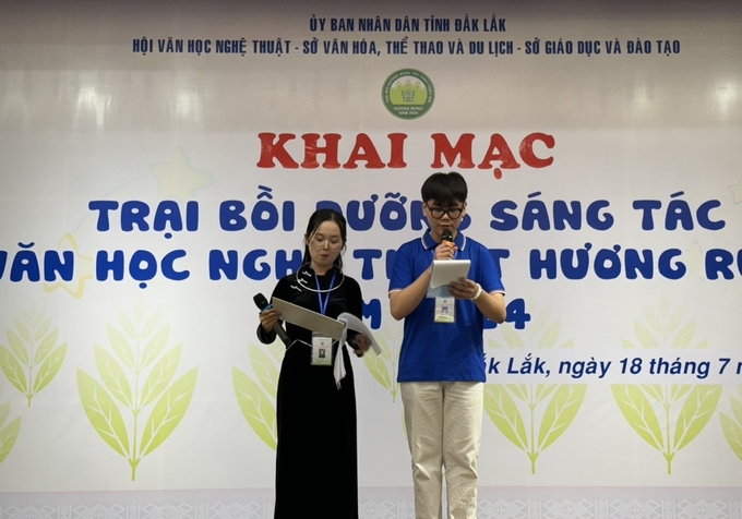 1-anh-chinh-204637_375.jpg Trại sáng tác Hương Rừng khai mạc sáng 18/7 tại Ban Mê Thuột.