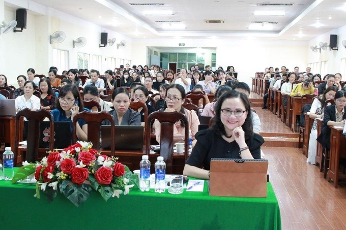 195-095300_857.jpg Đại điện iSMART tại Đắk Lắk cam kết đồng hành cùng ngành GD&ĐT địa phương trong công cuộc chuyển đổi số. Ảnh: iSmart.
