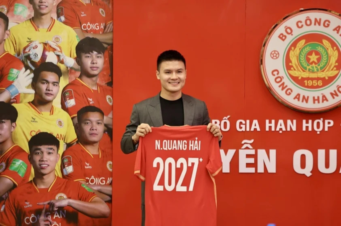 hai-1-120027_767.jpg Quang Hải đã có bản hợp đồng mới kéo dài 3 năm với đội CAHN. Ảnh: CAHN