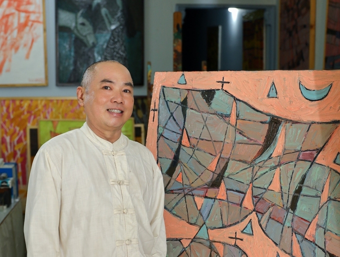 1-hoa-si-ha-hung-130158_679.jpg Họa sĩ Hà Hùng tuổi 54.