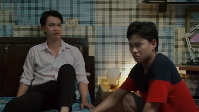 truc-tiep-nhung-neo-duong-gan-xa-tap-40-tren-vtv1-hom-nay-19-7-142723_88.jpg Dũng khóc lóc nhờ Hùng giúp đỡ. Ảnh CMH