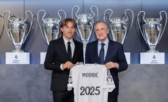modric11-110522_265.jpg Modric ở lại với Real Madrid tới năm 2025 và nhận băng thủ quân.