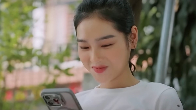 truc-tiep-nhung-neo-duong-gan-xa-tap-41-tren-vtv1-hom-nay-22-7-173624_943.jpg Đông vui sướng khi được Vinh khen. Ảnh CMH