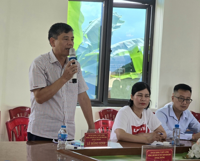 le-hong-sinh-104257_403.jpg Ông Lê Hồng Sinh, Chi cục trưởng Chi cục Quản lý chất lượng nông, lâm sản và thủy sản Ninh Bình chia sẻ tại hội nghị. Ảnh: Đinh Mười.