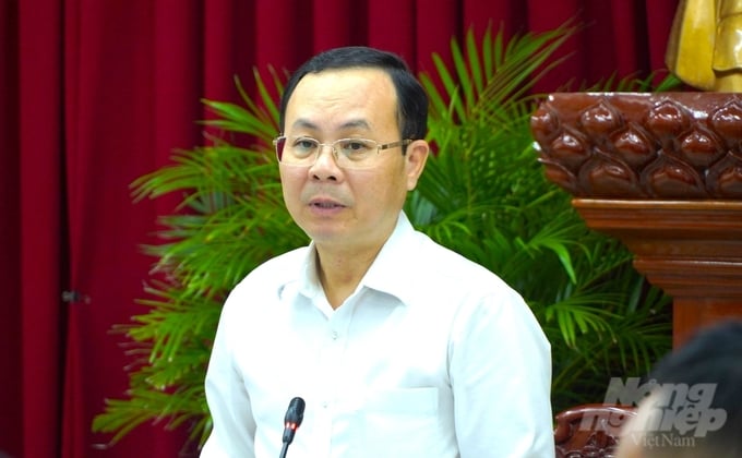 Nguyen Van Hieu, Secretary of the Can Tho Party Committee, requested VSIP Can Tho to seek approval from the Ministry of Natural Resources and Environment for the pilot use of coal ash and sea sand as fill materials. Photo: Kim Anh.
