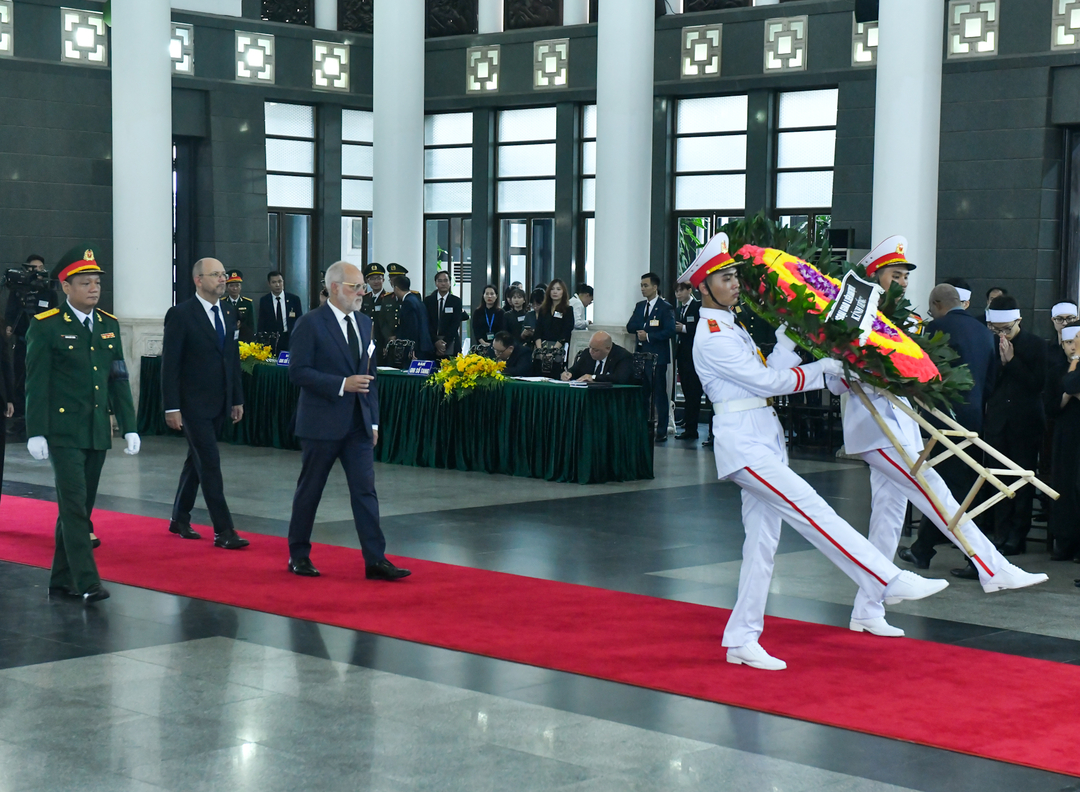 international-delegations-pay-tribute-to-general-secretary-nguyen-phu-trong-100844_994.jpeg
