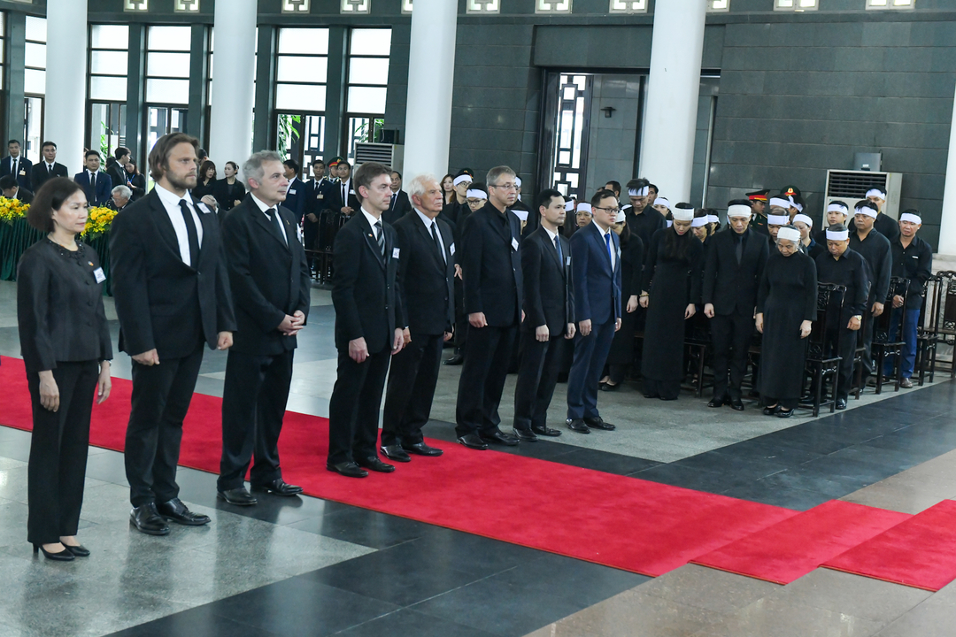 international-delegations-pay-tribute-to-general-secretary-nguyen-phu-trong-101055_830.jpeg