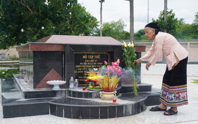z5671249997085_2103baadb8808bf42f916a7dbd7beda8-090841_443.jpg Đợi chờ mòn mỏi 52 năm, giờ đây cụ Lương Thị Thuyết đã hoàn thành tâm nguyện của đời mình. Ảnh: Gia đình cung cấp.