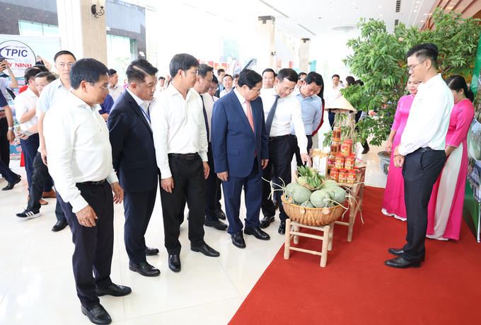 234a6416-092428_785.jpg Thủ tướng Chính phủ Phạm Minh Chính bên lề Hội nghị công bố Quy hoạch tỉnh Tây Ninh thời kỳ 2021 - 2030, tầm nhìn đến năm 2050. Ảnh: Trần Trung.