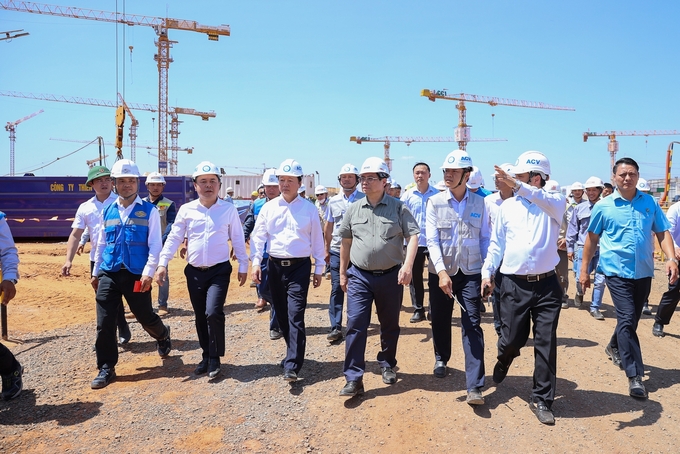 Prime Minister Pham Minh Chinh inspects the progress of the Long Thanh Airport project in Dong Nai Province. Photo: VGP/Nhat Bac.