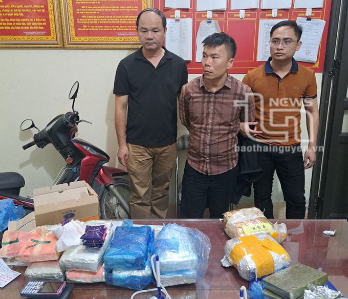 1_20240730175006-210426_197.jpg Đối tượng Đào Mạnh Cường bị lực lượng chức năng bắt giữ cùng với toàn bộ tang vật. Ảnh: Báo Thái Nguyên.