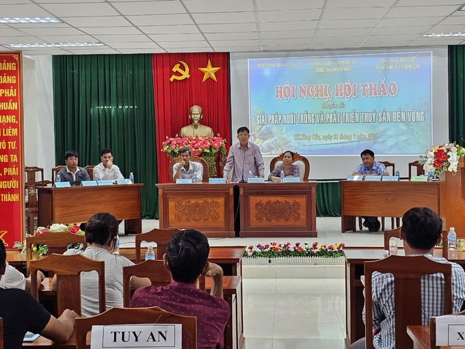 hoi-thao-172611_499.jpg Các đại biểu trả lời các câu hỏi của bà con nuôi trồng thủy sản tại hội nghị. Ảnh: KS.