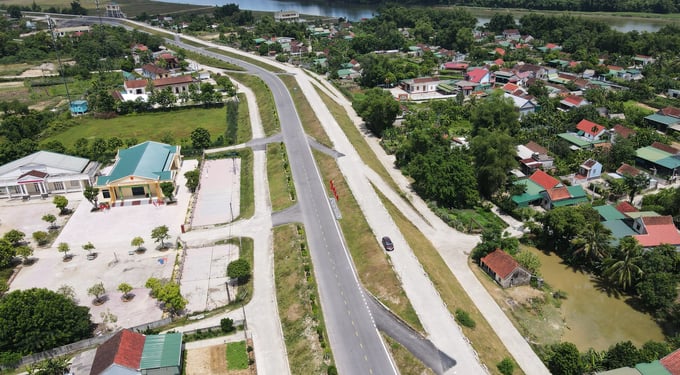 pctt3-084601_282.jpg 90 năm qua, tuyến đê La Giang đã bảo vệ an toàn cho hơn 300.000 người dân; hơn 48.000ha đất canh tác và cơ sở hạ tầng kỹ thuật quan trọng của 5 huyện, thị xã. Ảnh: Thanh Nga.