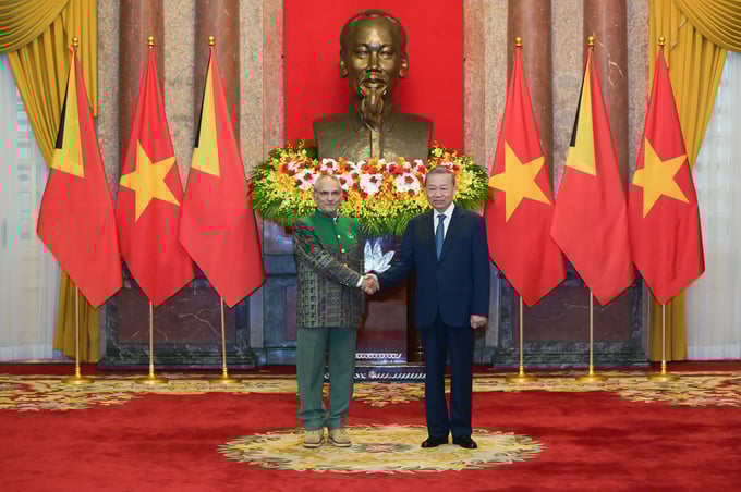timo-16-141212_70.jpg Chủ tịch nước Tô Lâm chụp ảnh lưu niệm với Tổng thống Timor Leste Jose Ramos-Horta trước khi bắt đầu hội đàm sáng 1/8. Ảnh: Tùng Đinh.