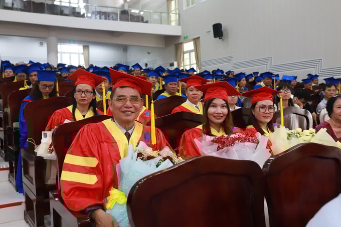 6c9c5705fdb358ed01a26-105640_656.jpg Ông Đoàn Hoàng Hải vượt qua khó khăn của người thương binh 2/4, với tinh thần học tập suốt đời lấy bằng tiến sĩ ở tuổi 73. Ảnh: Thanh Sơn.