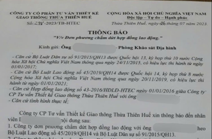 doanh-nghiep-cham-dong-bao-hiem-no-luong-van-doc-tien-xay-tieu-canh-la-153514_636.jpg Thông báo đơn phương chấm dứt hợp đồng với ông H. của Công ty cổ phần Tư vấn Thiết kế Giao thông Thừa Thiên - Huế. Ảnh: CĐ.