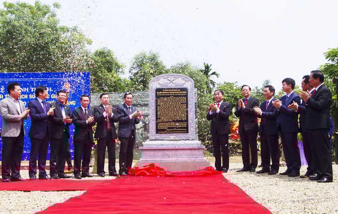 img48431_20240118084034-104753_685.jpg Các đại biểu dự Lễ khánh thành bia Di tích lịch sử Quốc gia Địa điểm Trường dạy làm báo Huỳnh Thúc Kháng tại xã Tân Thái, huyện Đại Từ (ngày 4/4/2019). Ảnh: Tư liệu.