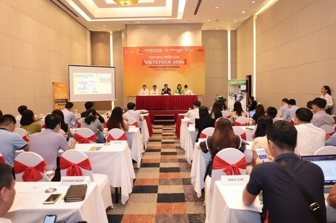 The press conference introducing the Vietstock 2024 took place on the morning of August 7 in Hanoi. Photo: Hong Tham.