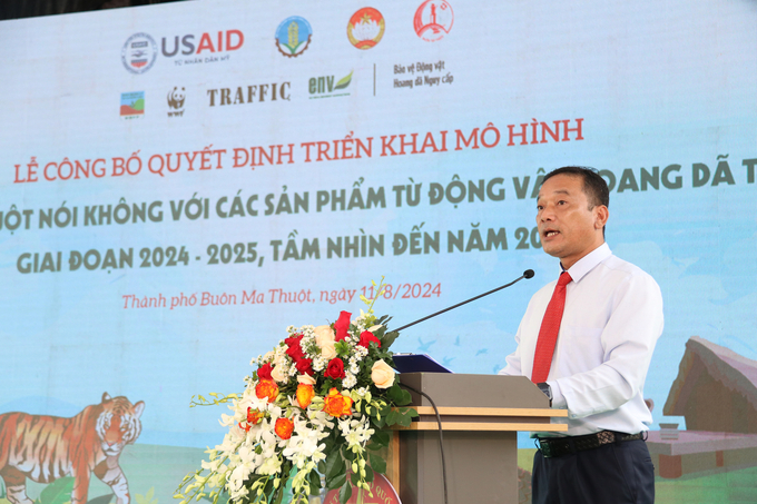 img_4929-110122_326.jpg Ông Y Giang Gry Niê Knơng, Chủ tịch Ủy ban Mặt trận Tổ quốc tỉnh Đắk Lắk cho biết, cơ quan chức năng sẽ phổ biến nâng cao nhận thức về bảo vệ động vật hoang dã. Ảnh: Quang Yên.