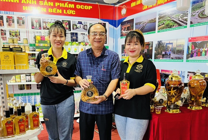 z5727196541438_1c74444280014c7112942e87050206c1-162911_526.jpg Theo Ban tổ chức, hội chợ mong muốn người dân có cơ hội tiếp cận được với các sản phẩm OCOP chất lượng cao tại địa phương cũng như các thương hiệu nổi tiếng. Ảnh: Lê Hoàng Vũ.