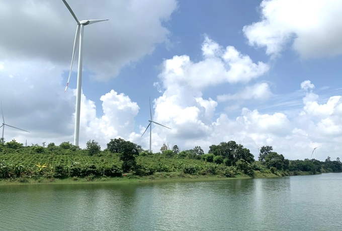 z5725861359695_04f6614b3b777920eddbfb8ed64d695f-113507_307.jpg Dự án điện gió tại huyện Chư Prông. Ảnh: Tuấn Anh.