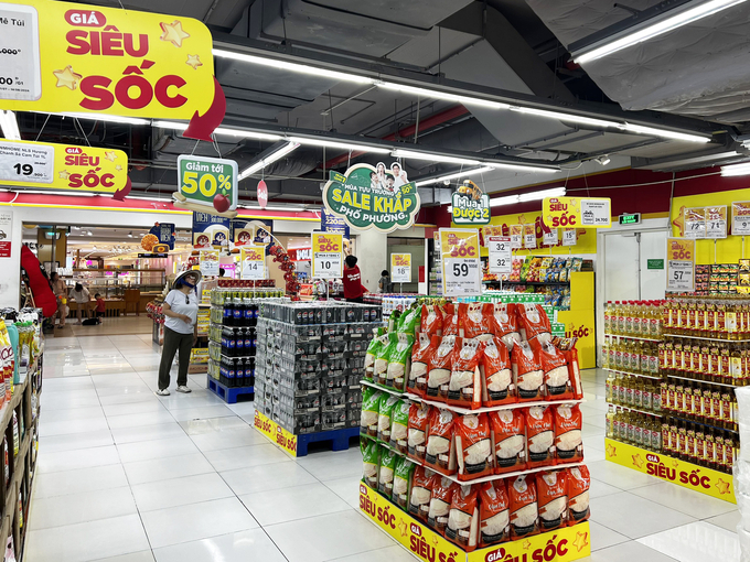 300-san-pham-gia-sieu-re-cho-nguoi-tieu-dung-cac-tinh-thanh-mien-nam-150123_955.jpg WinMart tích cực triển khai các chương trình khuyến mại dành riêng cho khách hàng hội viên
