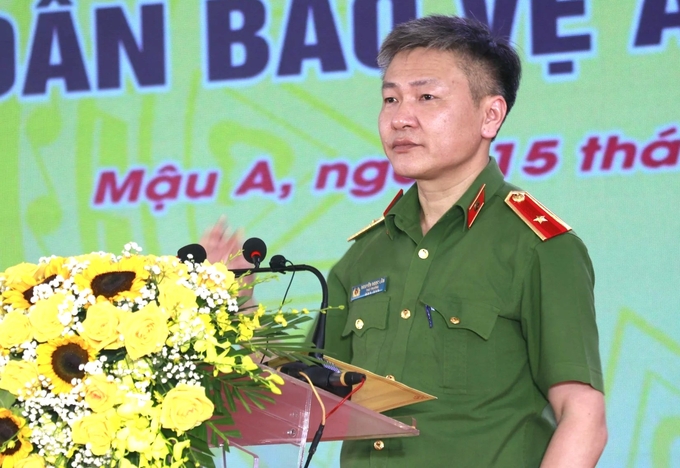 xay-dung-huyen-tinh-khong-co-toi-pham-te-nan-190937_776.jpg Thứ trưởng Bộ Công an Nguyễn Ngọc Lâm chỉ đạo cần xây dựng huyện, tỉnh không có tội phạm, không có tệ nạn, mọi người dân được sống an toàn, hạnh phúc. Ảnh: Thanh Tiến.