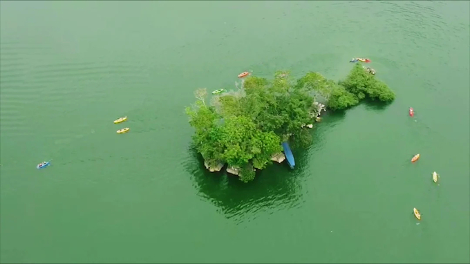 den-ho-ba-be-chiem-nguong-ve-dep-chon-than-tien-223059_20230109_411-152936_842.jpg Chèo thuyền Kayak trên hồ Ba Bể là một trong những hoạt động đáng chú ý trong Chương trình sẽ diễn ra từ ngày 25 đến ngày 26 tháng 8. Ảnh: Ngọc Tú.