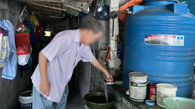 ghe-4-181545_878.jpeg Người dân chỉ thật sự an tâm khi sử dụng nước mưa. Ảnh: Hùng Khang.