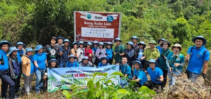 The program involved 30 young people, including employees and customers of Olmix Asialand Vietnam Co., Ltd. Photo: Quoc Toan.